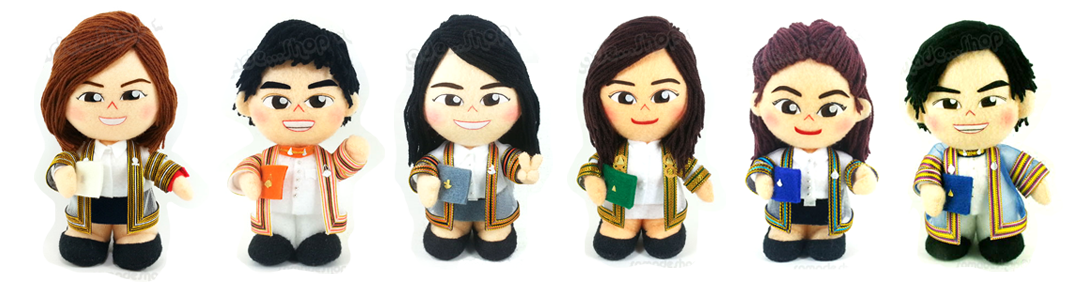 ตุ๊กตารับปริญญา ชุดครุยแบบที่ 1 (ตามแบบพระราชพิธีไทย ผ้าโปร่ง)